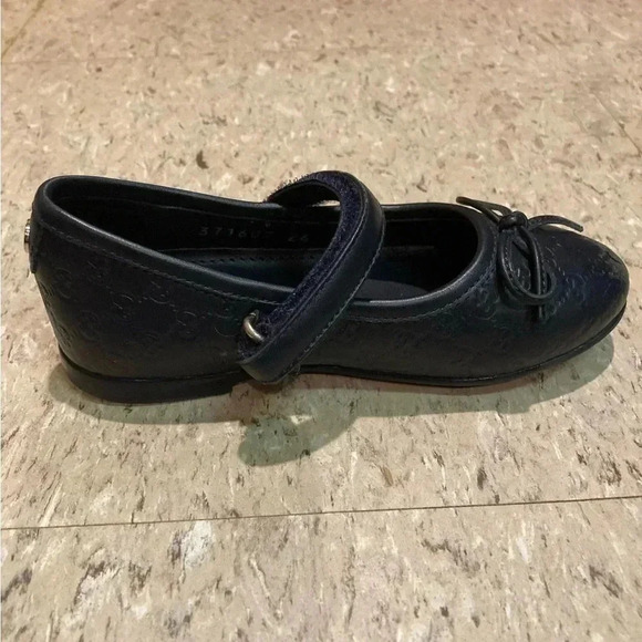 Girls GUCCI Navy Blue Leather Logo Embossed Ballet Flat Shoes Sz 24 US 8 Toddler - Picture 9 of 13